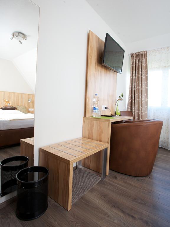 Hotel Reinhardtshof Garni Wolfschlugen Номер фото