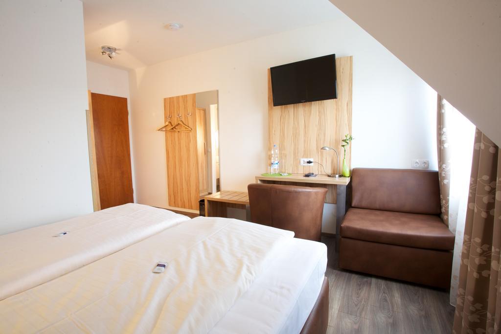 Hotel Reinhardtshof Garni Wolfschlugen Номер фото