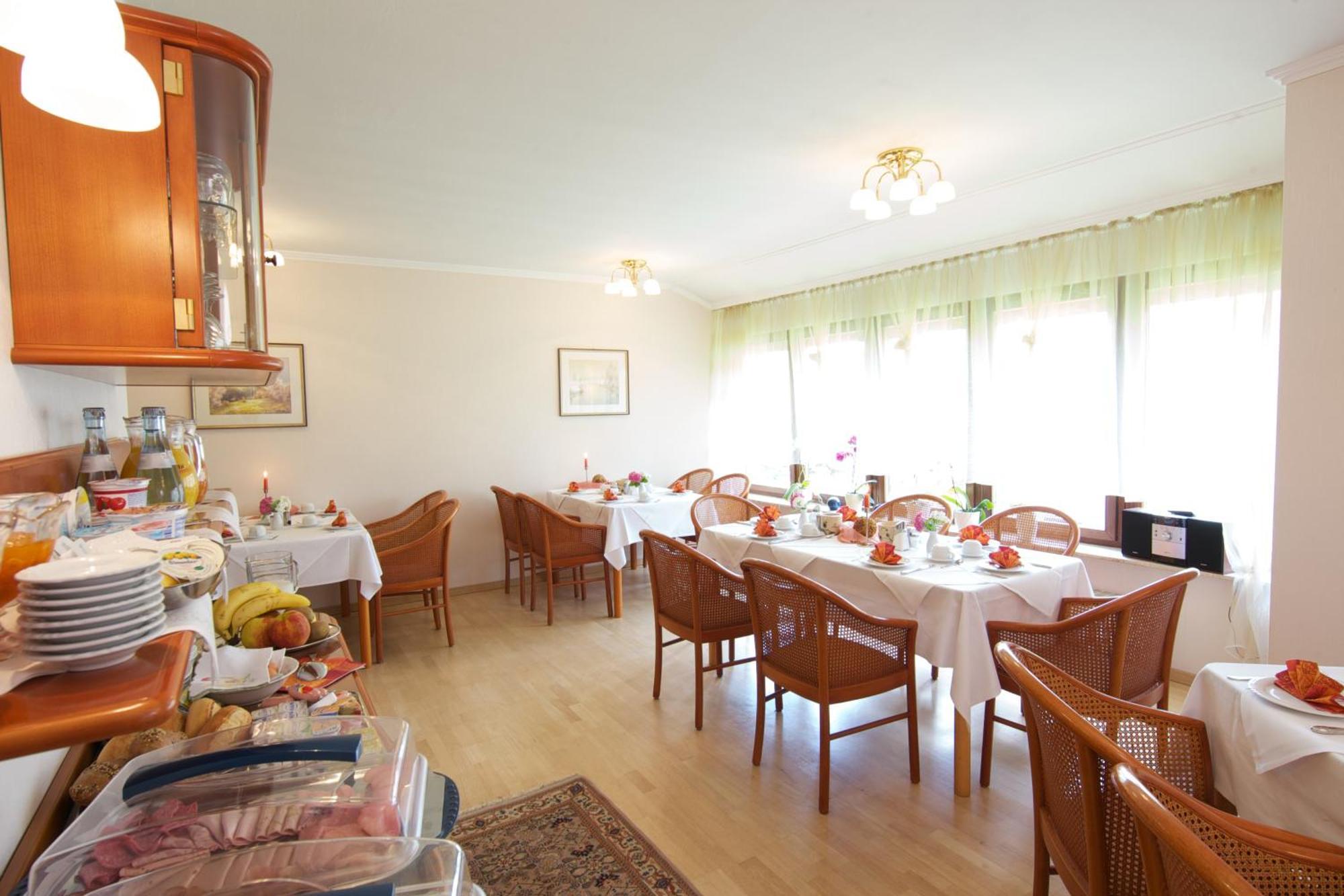 Hotel Reinhardtshof Garni Wolfschlugen Экстерьер фото