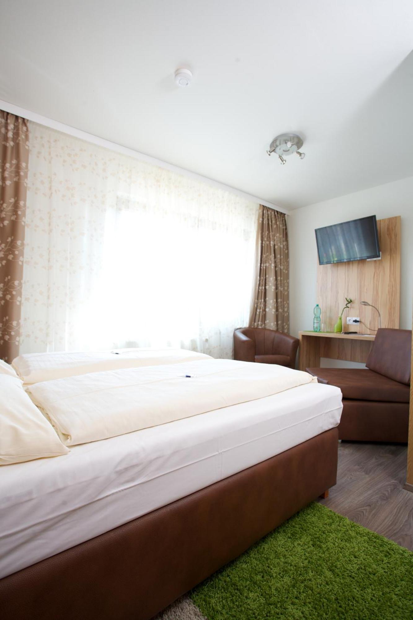 Hotel Reinhardtshof Garni Wolfschlugen Номер фото