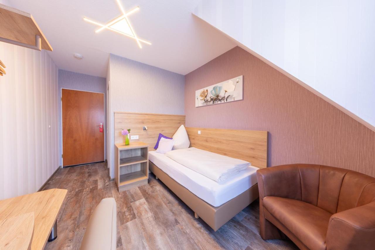 Hotel Reinhardtshof Garni Wolfschlugen Экстерьер фото