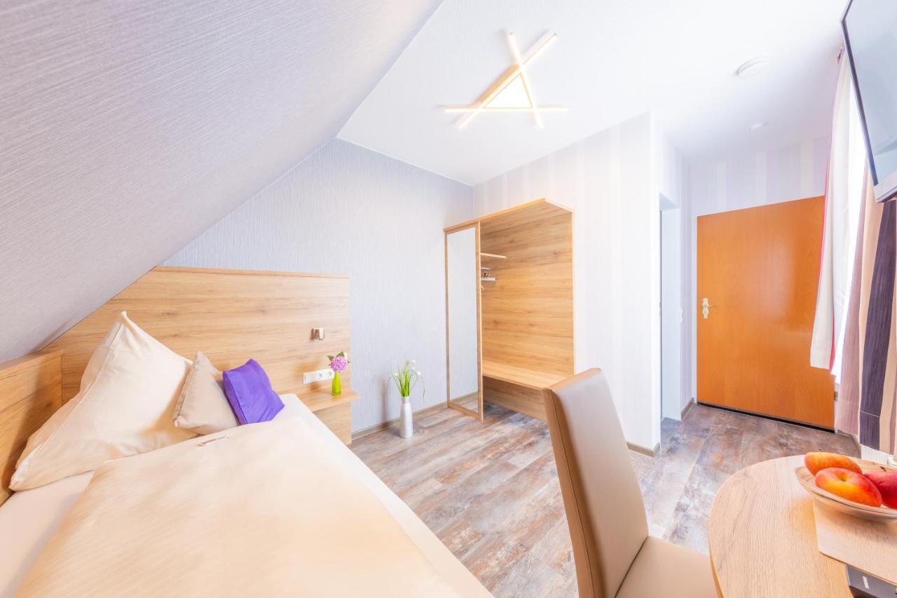 Hotel Reinhardtshof Garni Wolfschlugen Экстерьер фото